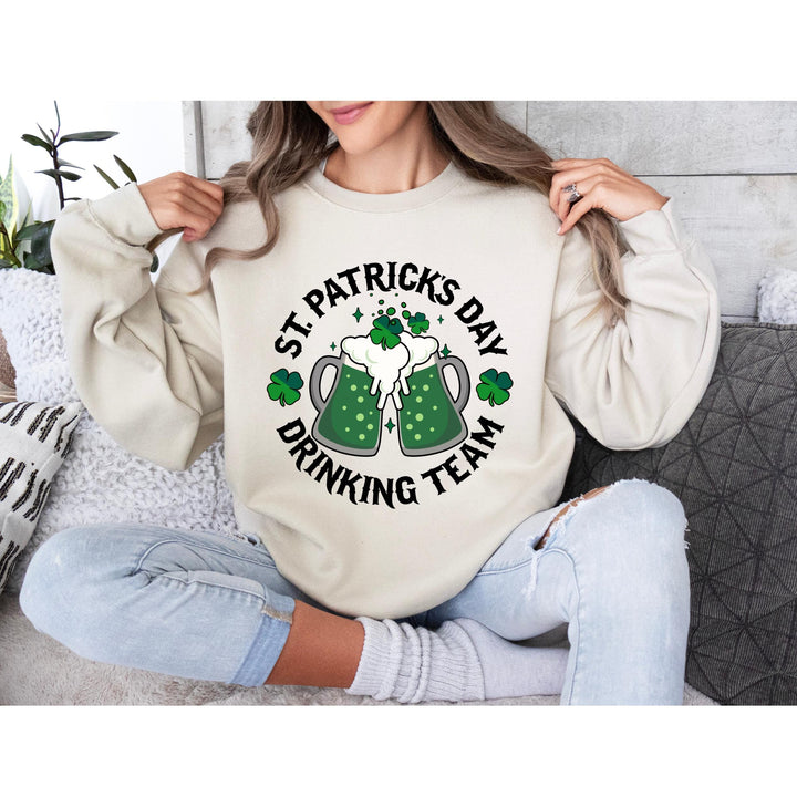St. Patrick’s Day Drinking Team DTF transfer with two festive green beer mugs, shamrocks, and bold text, ideal for DIY festive apparel